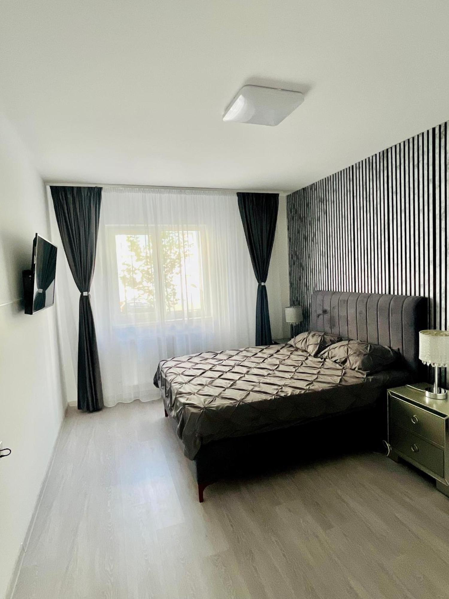 Gold House Apartment *